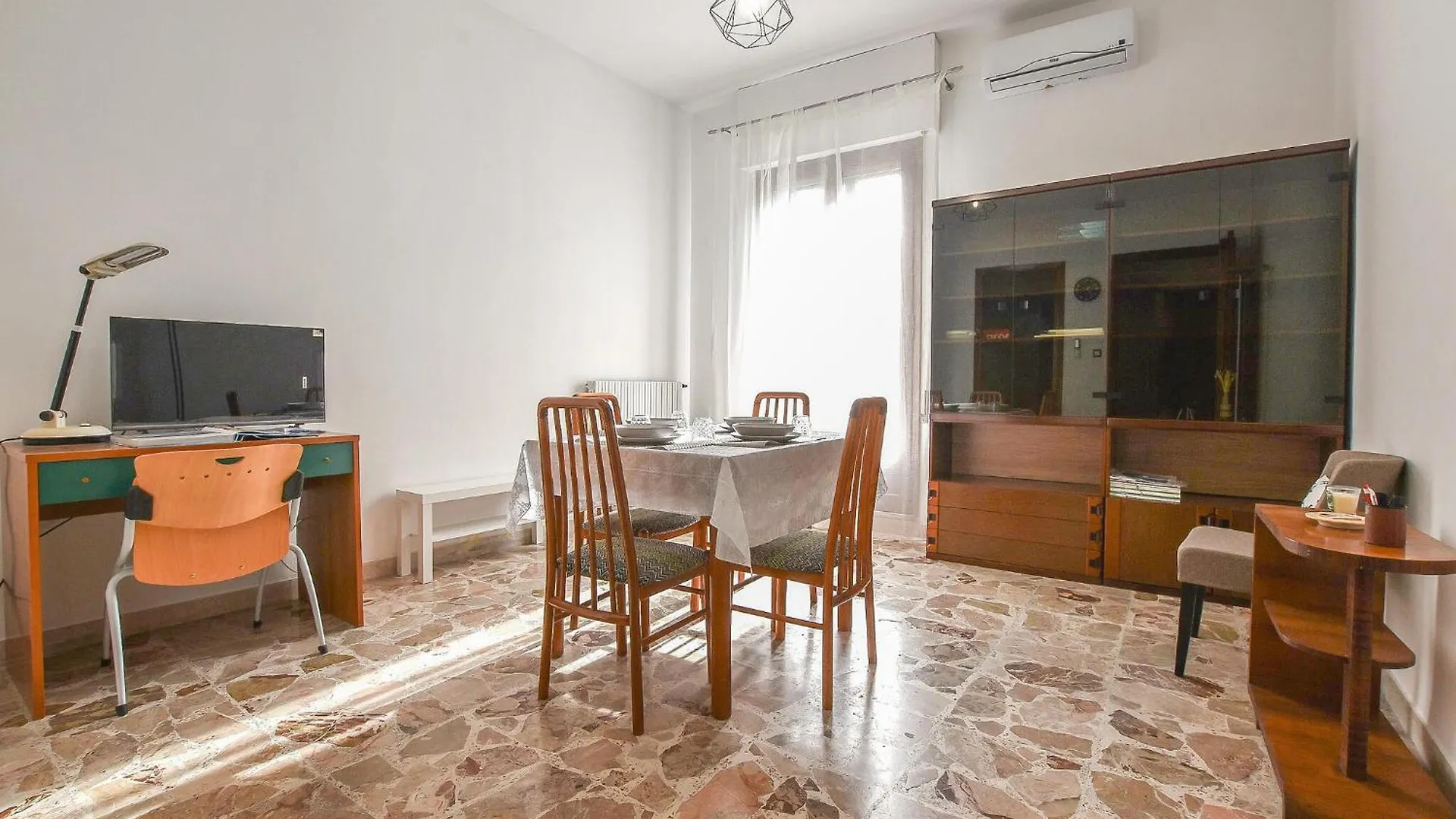 1 Bedroom Gorgeous Apartment In Chiaramonte Gulfi 0*,  Italië