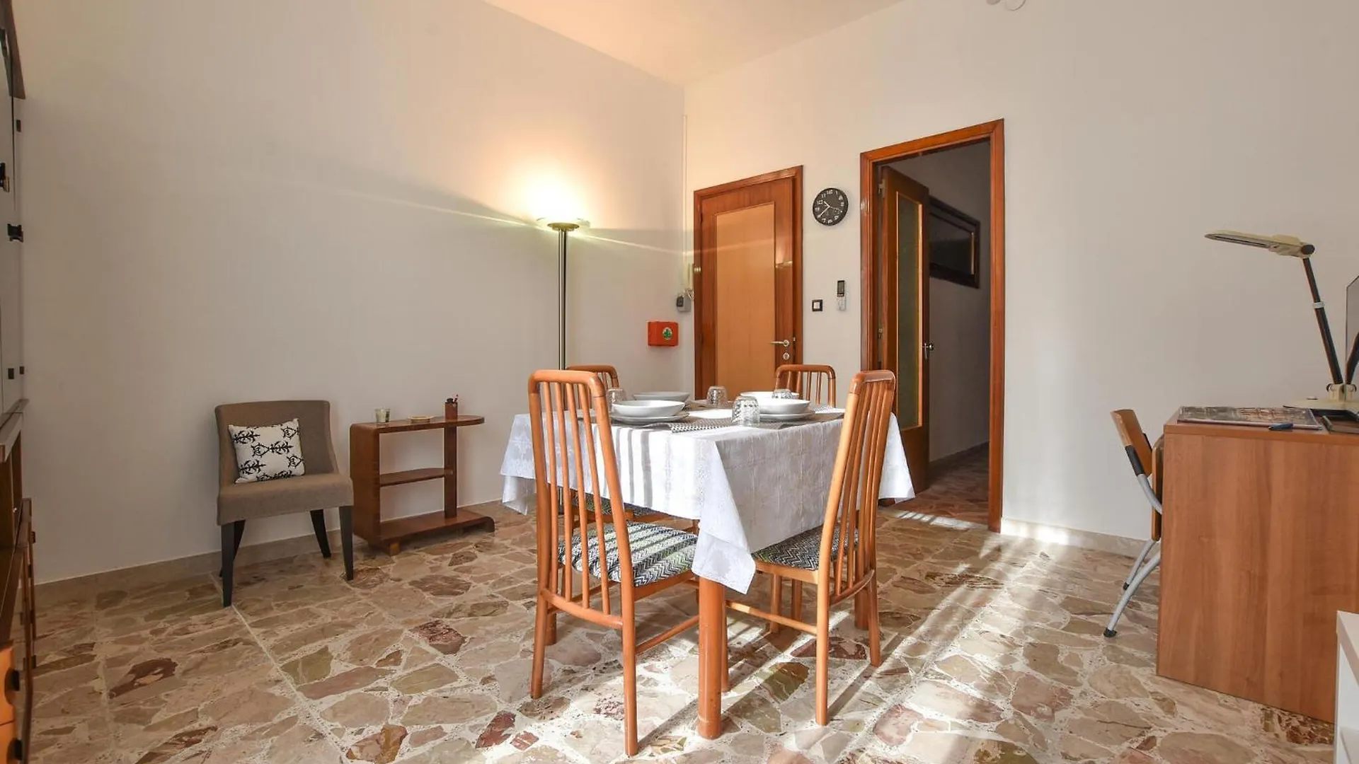 1 Bedroom Gorgeous Apartment In Chiaramonte Gulfi 0*,  Italië